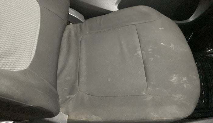 2016 Renault Kwid RXT, Petrol, Manual, 49,015 km, Front left seat (passenger seat) - Cover slightly stained