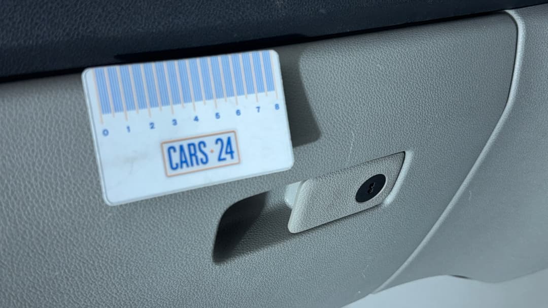 2020 Kia Carnival S, Automatic, 84008 km, Glove Box Scratch