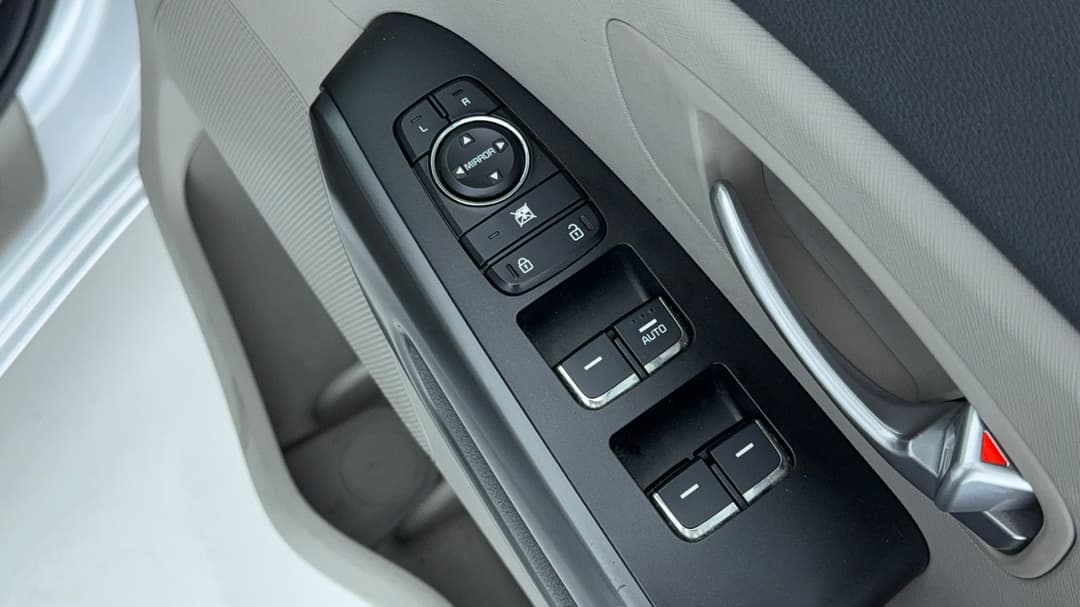 2020 Kia Carnival S, Automatic, 84008 km, Drivers Side Door Panel Controls