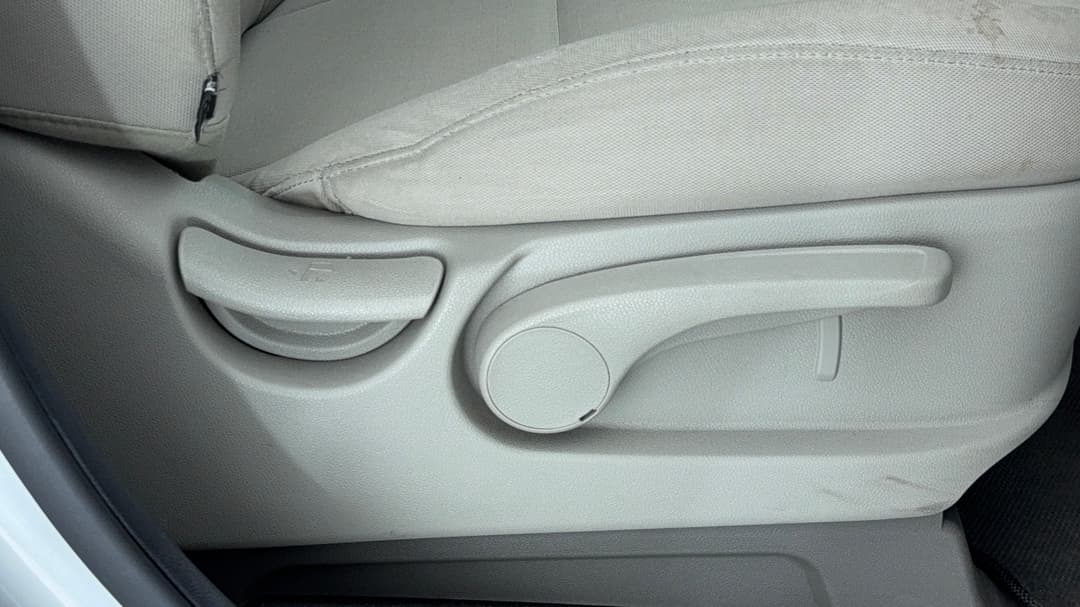 2020 Kia Carnival S, Automatic, 84008 km, Drivers Side Adjustment Panel