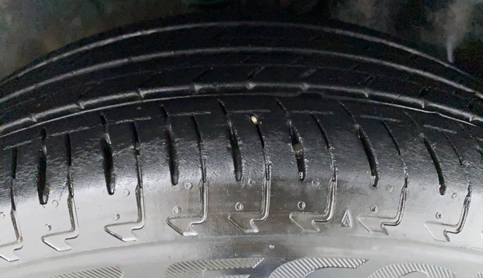 2017 Maruti IGNIS DELTA 1.2 K12, Petrol, Manual, 33,395 km, Right Front Tyre Tread