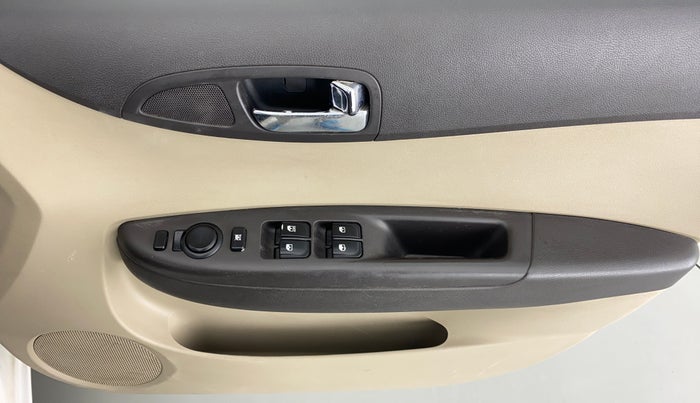 2014 Hyundai i20 SPORTZ 1.2 VTVT, Petrol, Manual, 59,025 km, Driver Side Door Panels Control