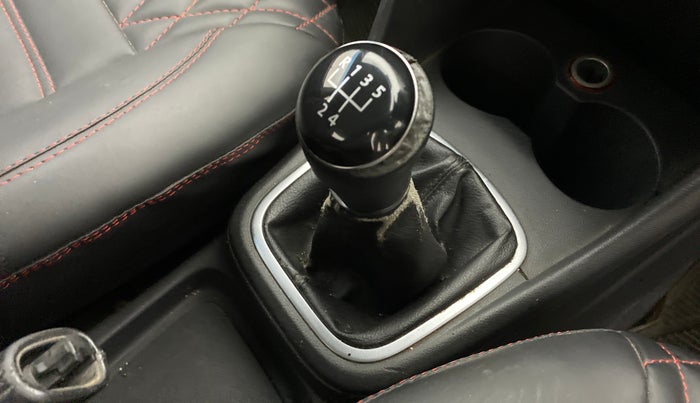 2014 Volkswagen Cross Polo HIGHLINE TDI, Diesel, Manual, 96,624 km, Gear lever - Knob has minor damage