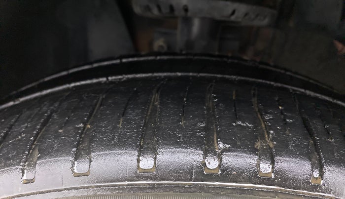 2014 Volkswagen Cross Polo HIGHLINE TDI, Diesel, Manual, 96,624 km, Left Front Tyre Tread