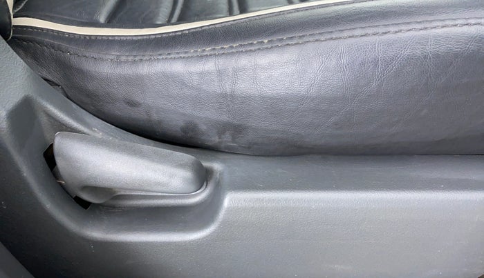 2012 Maruti Wagon R 1.0 LXI CNG, CNG, Manual, 60,437 km, Driver Side Adjustment Panel