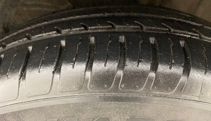 2019 Maruti Swift LXI, Petrol, Manual, 14,058 km, Left Front Tyre Tread