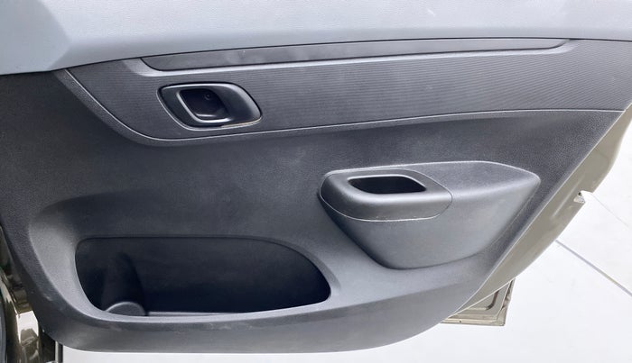 2021 Renault Kwid 1.0 RXT Opt, Petrol, Manual, 13,485 km, Driver Side Door Panels Control