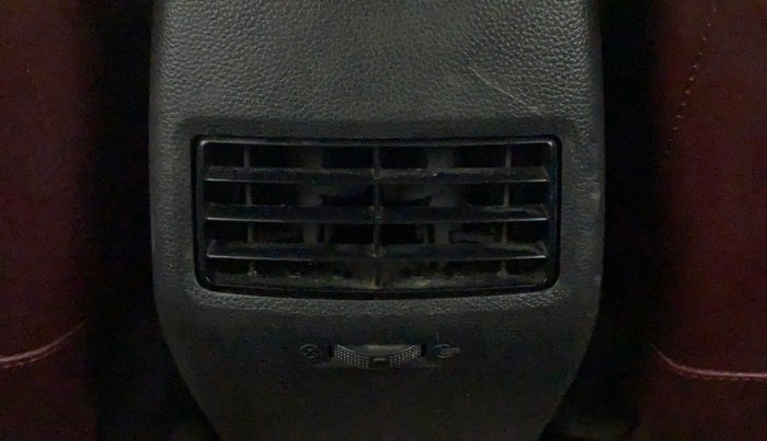 2015 Hyundai Elite i20 ASTA 1.2, Petrol, Manual, 1,18,957 km, AC Unit - Rear vent has minor damage