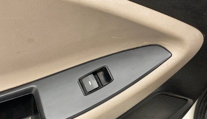 2015 Hyundai Elite i20 ASTA 1.2, Petrol, Manual, 1,18,957 km, Left rear window switch / handle - Switch/handle not functional