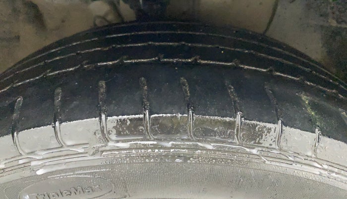 2015 Hyundai Elite i20 ASTA 1.2, Petrol, Manual, 1,18,957 km, Right Front Tyre Tread