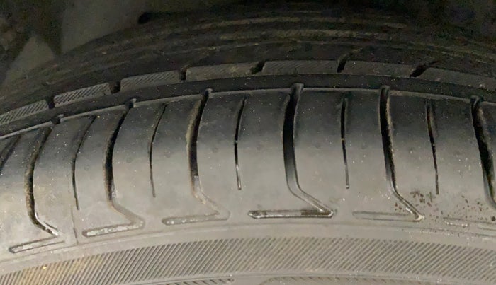 2018 Ford Ecosport TITANIUM 1.0L ECOBOOST SPORTS(SUNROOF), Petrol, Manual, 99,201 km, Left Front Tyre Tread