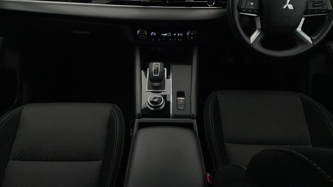 2024 Mitsubishi Outlander Es 5 Seat (2WD), Automatic, 52451 km, Center Console