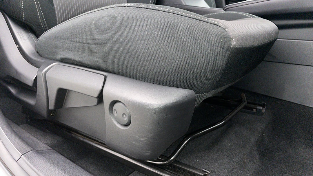 2024 Mitsubishi Outlander Es 5 Seat (2WD), Automatic, 52451 km, Drivers Side Adjustment Panel