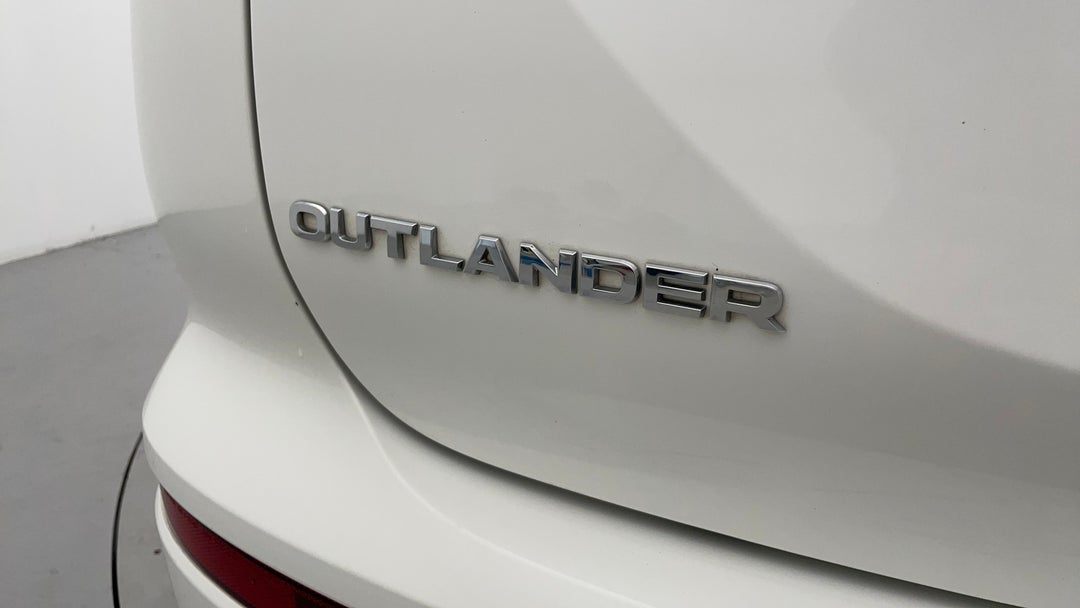 2024 Mitsubishi Outlander Es 5 Seat (2WD), Automatic, 52451 km, Badge (Boot Left Side)