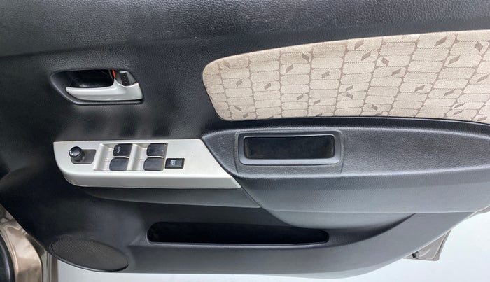 2015 Maruti Wagon R 1.0 VXI, Petrol, Manual, 58,352 km, Driver Side Door Panels Control