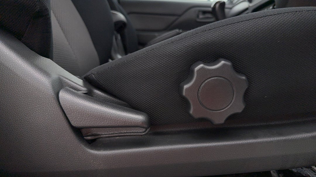 2019 Mitsubishi Triton Glx Adas (4x4), Manual, 64543 km, Drivers Side Adjustment Panel