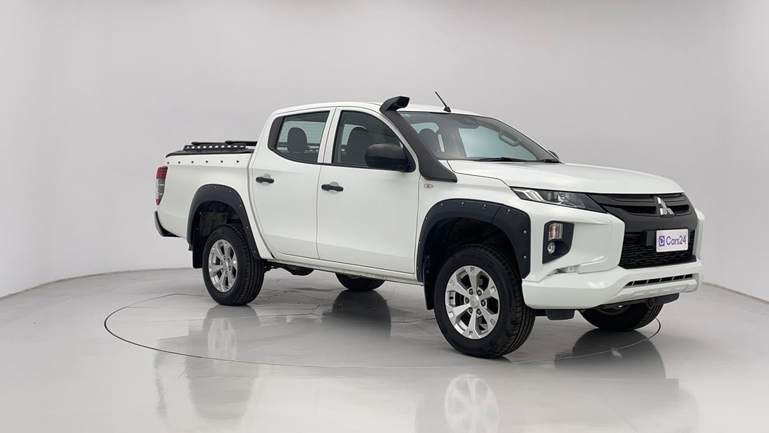 2019 Mitsubishi Triton Glx Adas (4x4), Manual, 64543 km, Right Front Diagonal (45- Degree) View