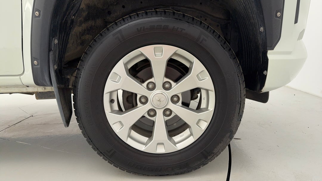 2019 Mitsubishi Triton Glx Adas (4x4), Manual, 64543 km, Right Front Wheel