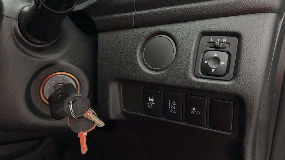 2019 Mitsubishi Triton Glx Adas (4x4), Manual, 64543 km, Utility Switches/Buttons