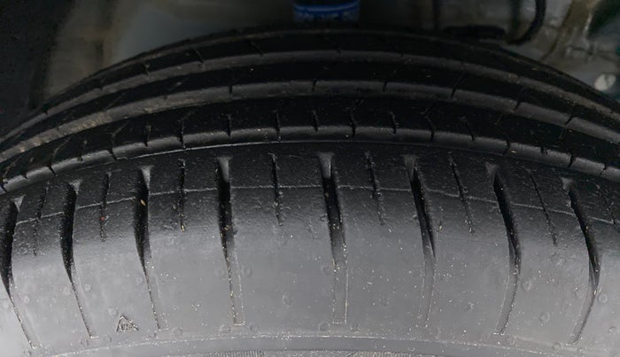 2021 Mahindra XUV300 1.2 W6 MT, Petrol, Manual, 9,823 km, Right Front Tyre Tread