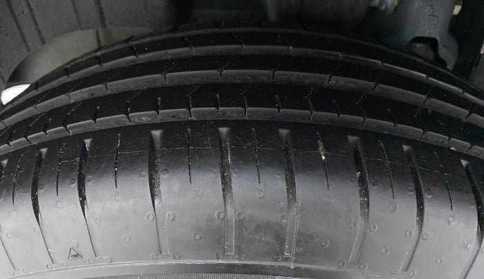 2021 Mahindra XUV300 1.2 W6 MT, Petrol, Manual, 9,823 km, Right Rear Tyre Tread