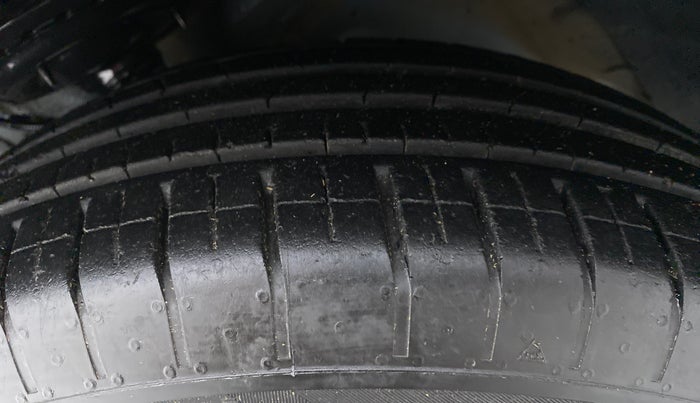 2021 Mahindra XUV300 1.2 W6 MT, Petrol, Manual, 9,823 km, Left Front Tyre Tread