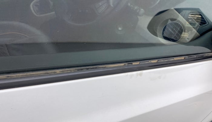 2018 Hyundai Grand i10 SPORTZ 1.2 KAPPA VTVT, Petrol, Manual, 67,181 km, Driver-side door - Weather strip has minor damage