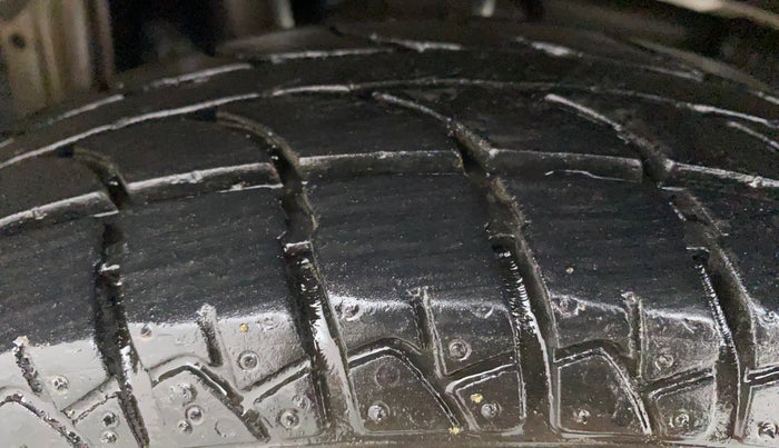 2011 Maruti Zen Estilo LXI, CNG, Manual, 82,374 km, Left Rear Tyre Tread