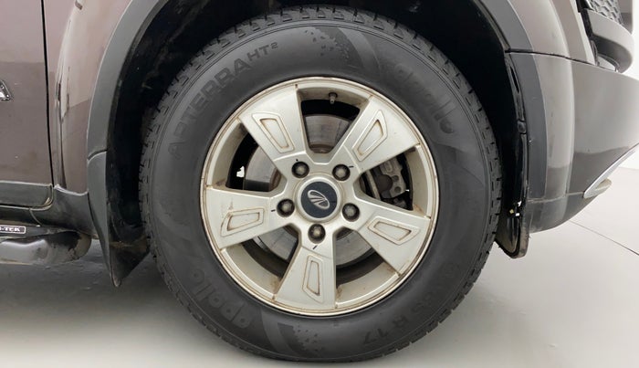 2013 Mahindra XUV500 W8, Diesel, Manual, 97,814 km, Right Front Wheel
