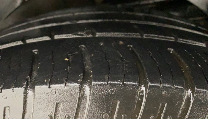 2013 Mahindra XUV500 W8, Diesel, Manual, 97,814 km, Left Rear Tyre Tread