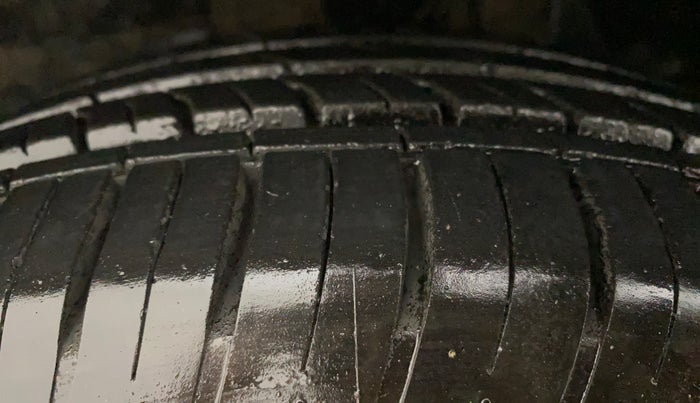 2013 Mahindra XUV500 W8, Diesel, Manual, 97,814 km, Left Front Tyre Tread