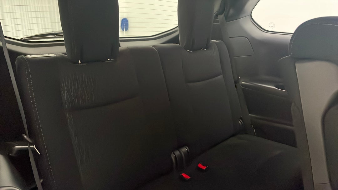 2015 Nissan Pathfinder St (4x2), Automatic, 60724 km, Third Row Seats