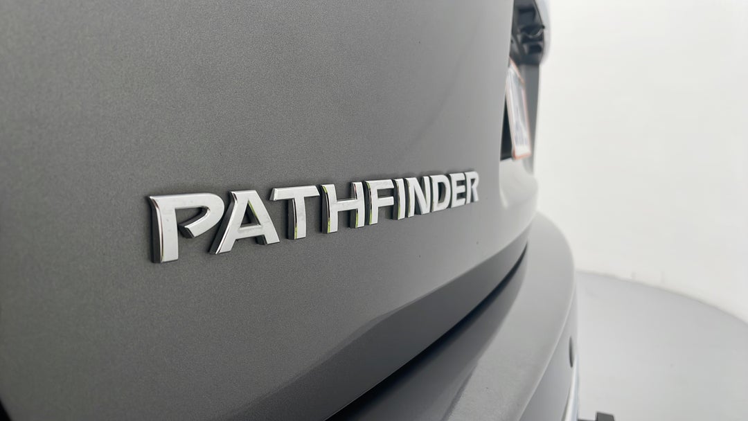 2015 Nissan Pathfinder St (4x2), Automatic, 60724 km, Badge (Boot Left Side)