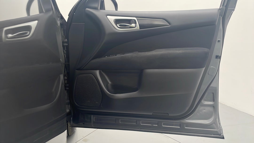 2015 Nissan Pathfinder St (4x2), Automatic, 60724 km, Speaker View