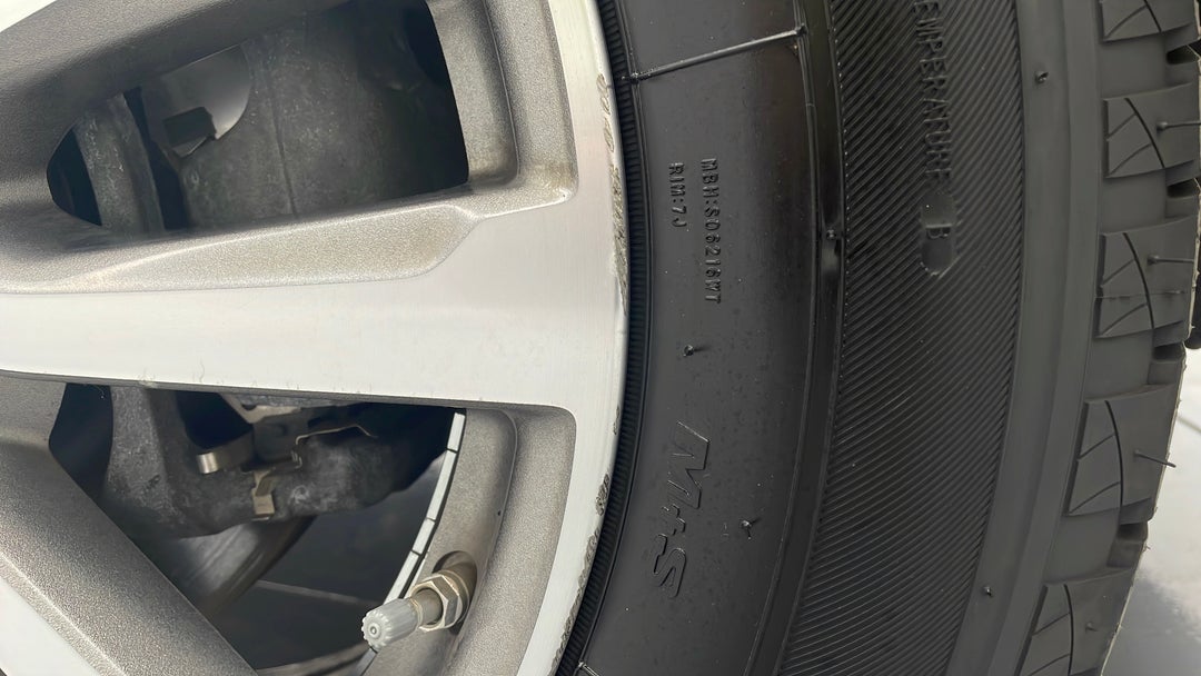 2015 Nissan Pathfinder St (4x2), Automatic, 60724 km, Wheels Rim Front RHS Gutter Rash