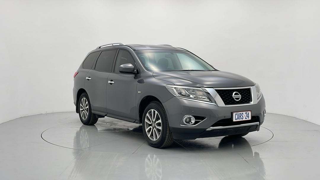 2015 Nissan Pathfinder St (4x2), Automatic, 60724 km, Right Front Diagonal (45- Degree) View