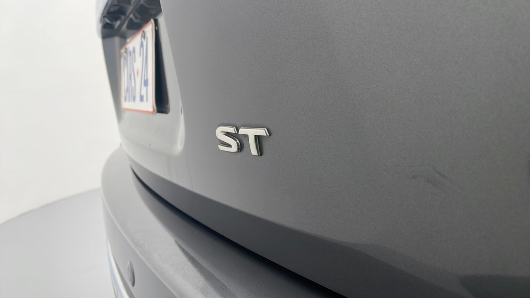 2015 Nissan Pathfinder St (4x2), Automatic, 60724 km, Badge (Boot Right Side)