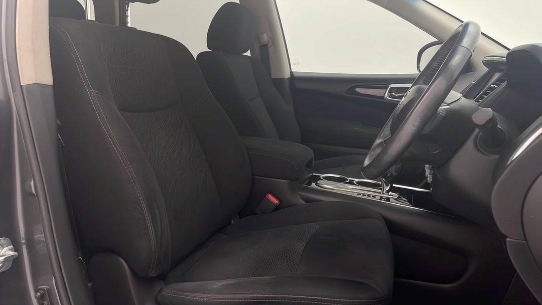2015 Nissan Pathfinder St (4x2), Automatic, 60724 km, Right Side Front Door Cabin View
