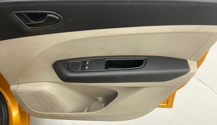 2019 Renault TRIBER 1.0 RXL PETROL, Petrol, Manual, 16,965 km, Driver Side Door Panels Control
