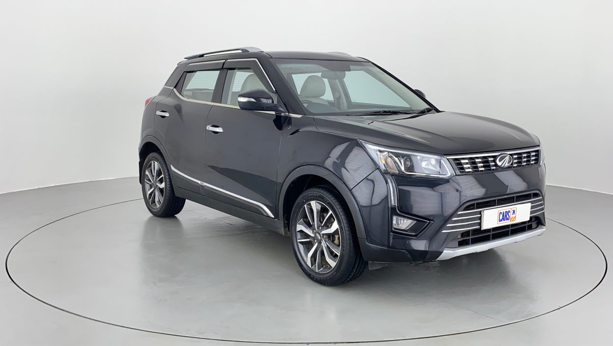 Buy Used 2019 Mahindra XUV 3OO W8(O) MANUAL in New Delhi - CARS24