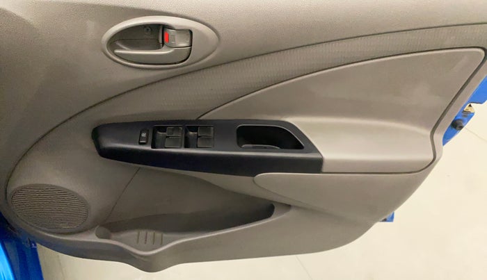 2011 Toyota Etios Liva G, Petrol, Manual, 75,420 km, Driver Side Door Panels Control
