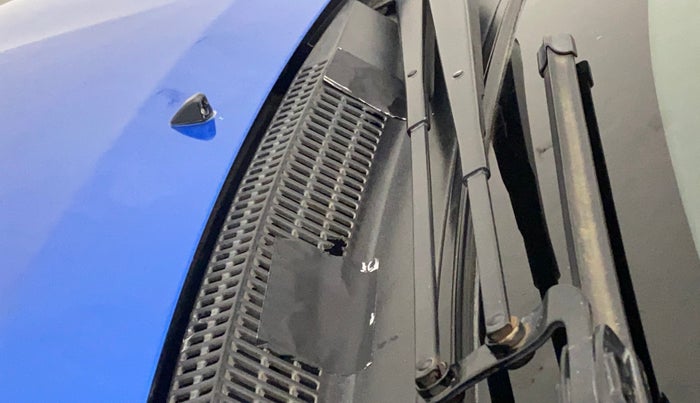 2011 Toyota Etios Liva G, Petrol, Manual, 75,420 km, Bonnet (hood) - Cowl vent panel has minor damage