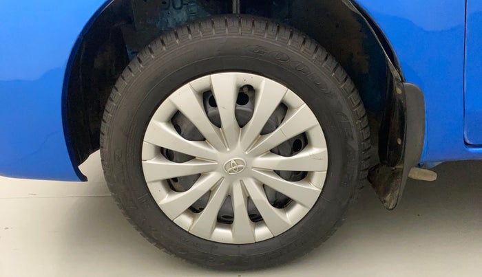 2011 Toyota Etios Liva G, Petrol, Manual, 75,420 km, Left Front Wheel
