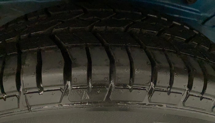 2011 Toyota Etios Liva G, Petrol, Manual, 75,420 km, Right Rear Tyre Tread