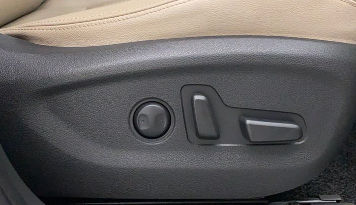 2017 Hyundai Tucson 4WD AT GLS DIESEL, Diesel, Automatic, Driver Side Adjustment Panel