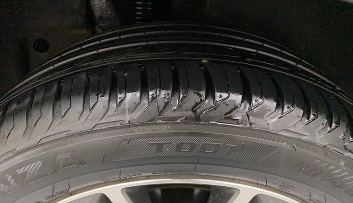 2017 Hyundai Tucson 4WD AT GLS DIESEL, Diesel, Automatic, Right Rear Tyre Tread