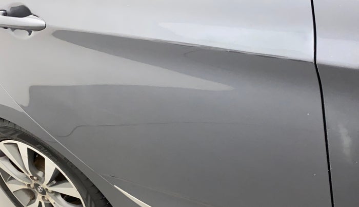 2014 Hyundai Verna FLUIDIC 1.6 VTVT SX, CNG, Manual, 79,670 km, Right rear door - Paint has faded