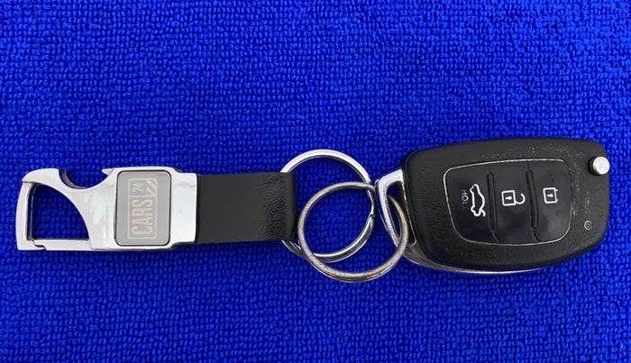 2014 Hyundai Verna FLUIDIC 1.6 VTVT SX, CNG, Manual, 79,670 km, Key Close Up