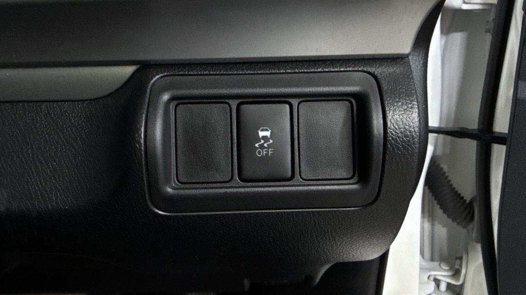 2015 Toyota Camry Altise, Automatic, 107674 km, Utility Switches/Buttons