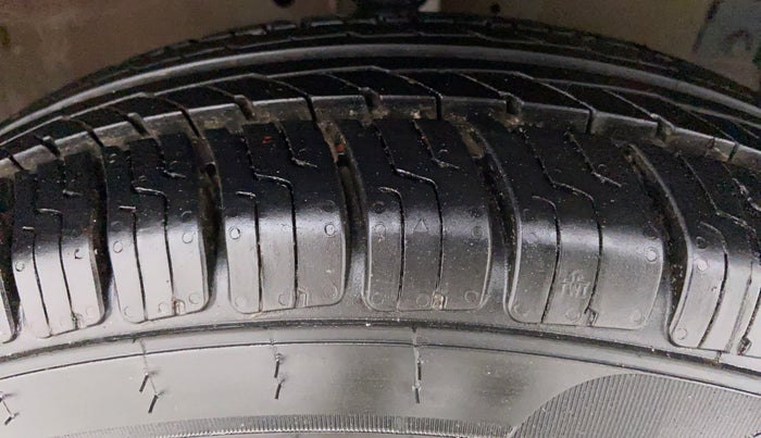 2014 Maruti Swift Dzire VXI 1.2 BS IV, Petrol, Manual, 92,728 km, Right Front Tyre Tread